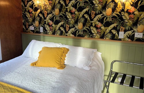 Clyde Apartamento | Pyke Cottage. Cosy, comfortable studio unit, walking distance to town centre