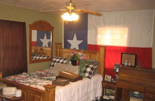 Farwell Casa | Clean, Quiet, Comfortable Home