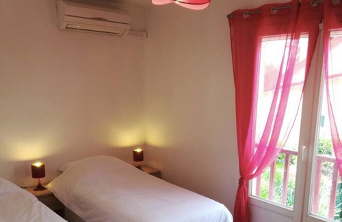 Combs-la-Ville Casa | Vrbo Property