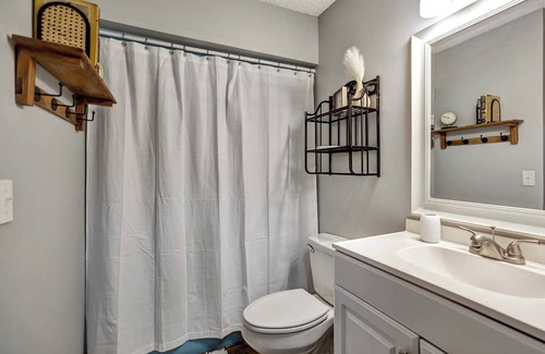 Salem Villa | 703 Captains Walk Sum