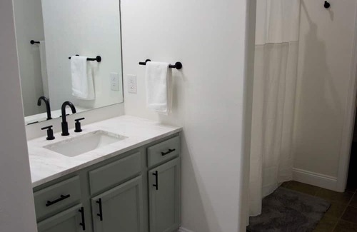 Freeport Casa | Bay Breeze House-Close to the Bay and a short drive to Beautiful 30A Beaches