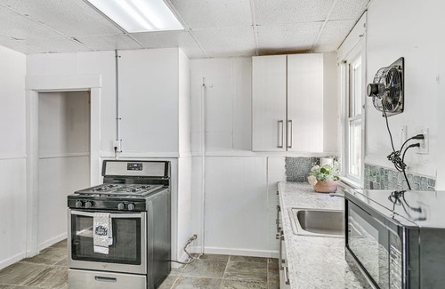 Rotterdam Apartamento | Schenectady Vacation Rental ~ 18 Mi to Albany!