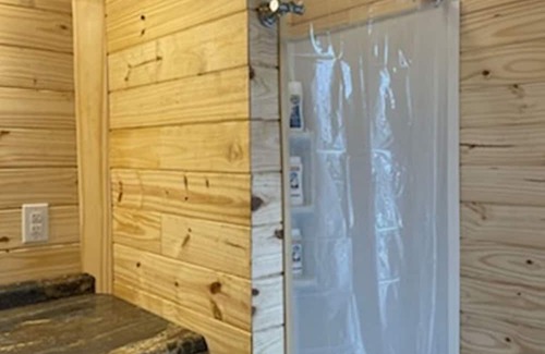 Gowensville Cabina | Treehouse at the Persimmon Farm