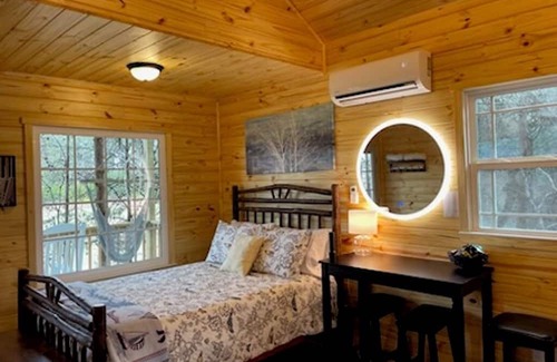 Gowensville Cabina | Treehouse at the Persimmon Farm