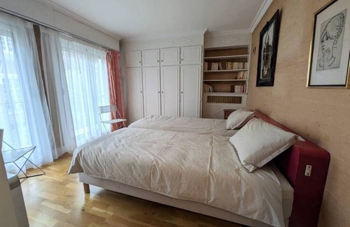 Saint-Cloud Apartamento | Vrbo Property