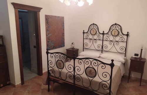 Trani Villa | Villa 'Liana, Pool and Tennis Court' with Sea View, Wi-Fi and Air Conditioning