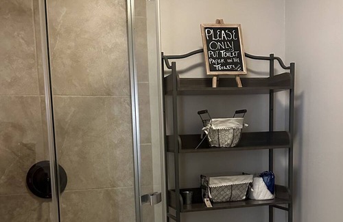 Ukiah Casa | This charming bungalow/cottage is located between Hopland and Ukiah.