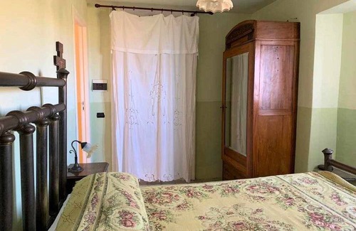 Malfa Casa | Casa Pomelia, antique style in Malfa center