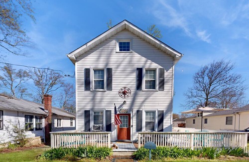 North Beach Casa | Charmingly restored, dog-friendly retreat with great deck & walkable location