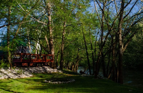 Brownsboro Alquiler De RV | "Buzz-Worthy Retreat: Welcome to Honey Bee Way – Your Sweet Escape Awaits!"