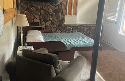 Wishon Cabina | Lake and dock access cabin… 3 bed/2 bath with bonus room…sleeps 12