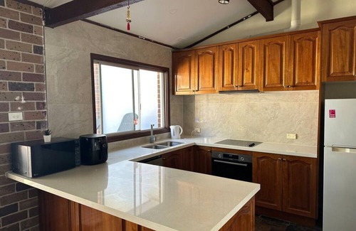 Chipping Norton Casa | Relax at Chipping Norton Entire 3 bedroom home