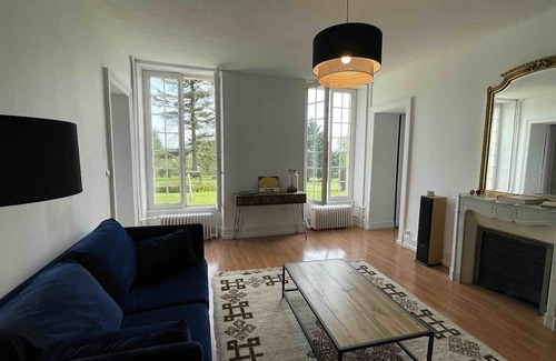 Jussy-le-Chaudrier Casa | Maison de Charme au Milieu D'un Parc Arboré