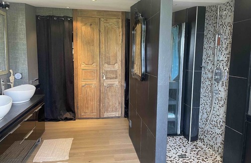 Jussy-le-Chaudrier Casa | Maison de Charme au Milieu D'un Parc Arboré