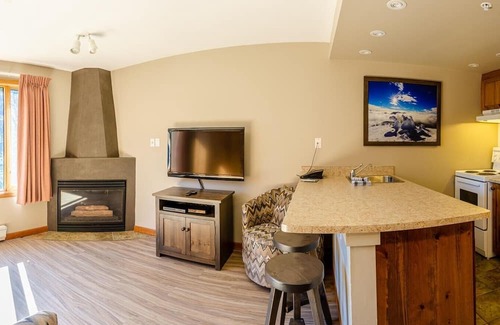 Sun Peaks Casa | Cahilty #357 Home