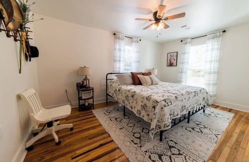 Hammond Otro | The Sycamores Private Entrance 1.5 Ac 5 Mi to SLU Pet Friendly