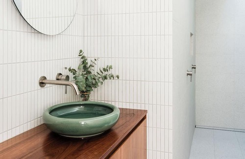 Cygnet Casa | The Long House, Cygnet Tasmania Stunning views over Port Cygnet.