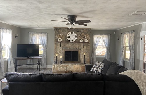 Arcadia Casa | A serene hideaway nestled by the babbling brook and only minutes to downtown!