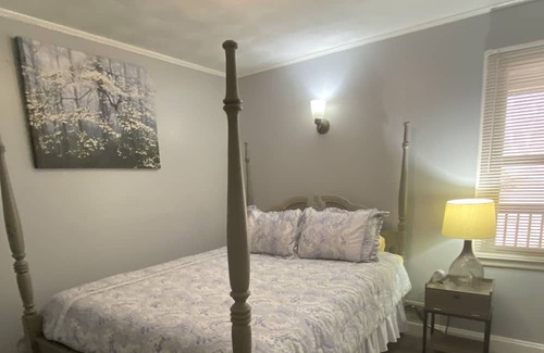 Arcadia Casa | A serene hideaway nestled by the babbling brook and only minutes to downtown!