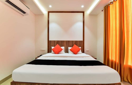 Uchiyarda Hotel | OYO Capital O Maurya Inn