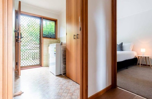 West Launceston Apartamento | Bright and Beautiful Near the Gorge with Parking