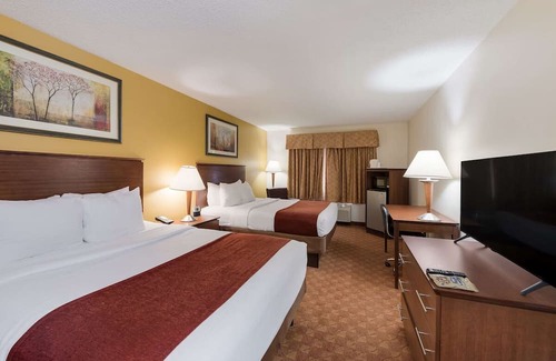 Hebron Casa | Perfect Stay Near I-70, Rich Comfort & Indoor Heated Pool! Fitness Center