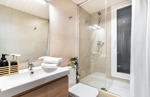 El Guinardo Apartamento | SAGRADA FAMILIA - MODERN 6PP/ WIFI / AC/ SMART TV By MyRentalHost