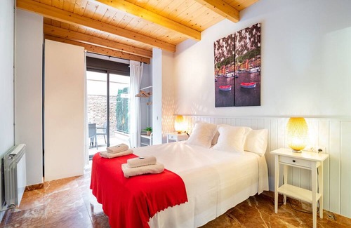 El Guinardo Apartamento | SPACIOUS EIXAMPLE OASIS WIFI/AC LARGE TERRACE 6PP By MyRentalHost