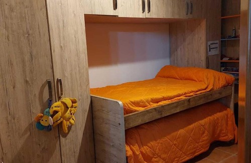 Castril Apartamento | Holiday Apartment "Casa Rural La Parra Castril 1 Bajo" with Mountain View, Terrace & Wi-Fi