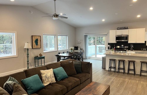 Rancho Bijou Casa | Terrific brand new 4-bedroom house with WiFi in South Lake Tahoe