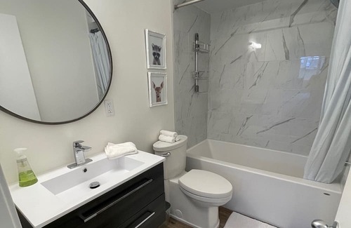 Regional District of Nanaimo Apartamento | Cozy 1 Bedroom Suite - 5 minutes from the beach!