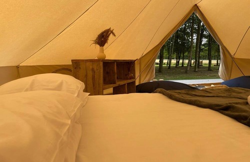Toppesfield Alquiler De RV | Luxury Bell Tent: Countryside Escape with Private Kitchen & Bathroom.