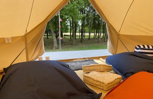 Toppesfield Alquiler De RV | Luxury Bell Tent: Countryside Escape with Private Kitchen & Bathroom.