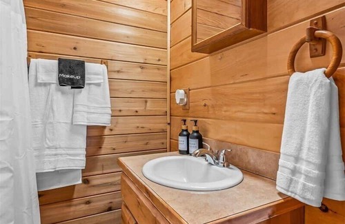 Galena Cabina | James River Haven | The Cabins at Galena Cabin 3