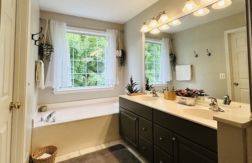 Lowes Island Casa | Peaceful and Cozy near Algonkian Parks, IAD Airport, Washington DC