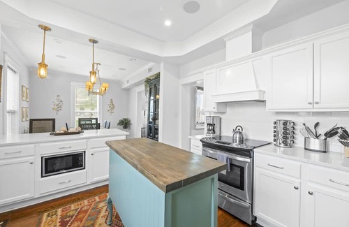 Near East Side Casa | Minutes Away from Riverwalk & Alamo! Beautiful Home w/ Hot Tub & Fire Pit