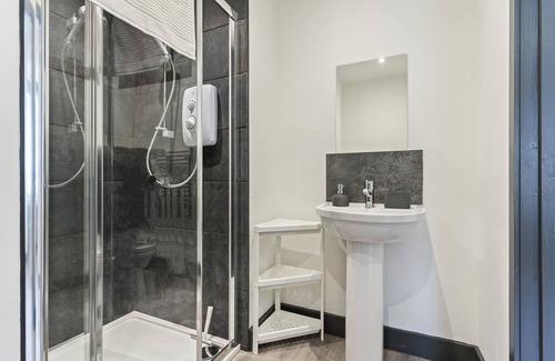 Giltbrook Apartamento | The Green Studio | Free Parking | Long Term Bookings