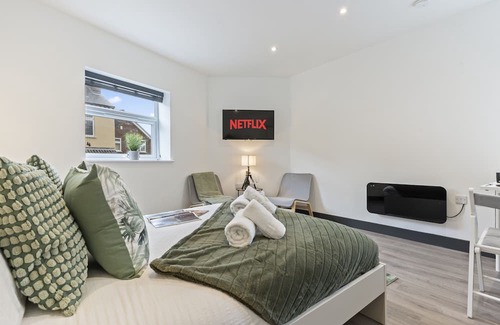 Giltbrook Apartamento | The Green Studio | Free Parking | Long Term Bookings