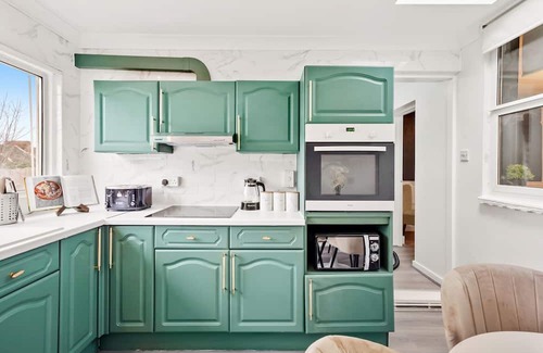 Chatham Apartamento | Bright 1 Bed with free NETFLIX: Free Parking, & Wi-Fi 40 mins away from London