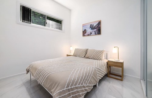 North Curl Curl Cabaña | Seaside Cottage - Relaxing, quiet and private.