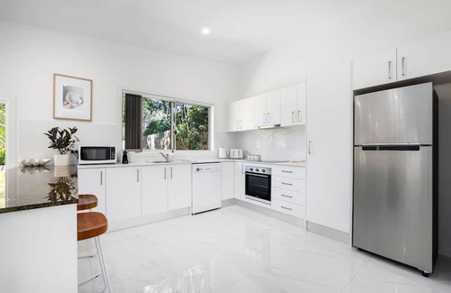 North Curl Curl Cabaña | Seaside Cottage - Relaxing, quiet and private.