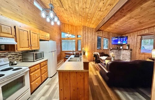 Campobello Cabina | Cozy Bear Den Cabin In Campobello SC