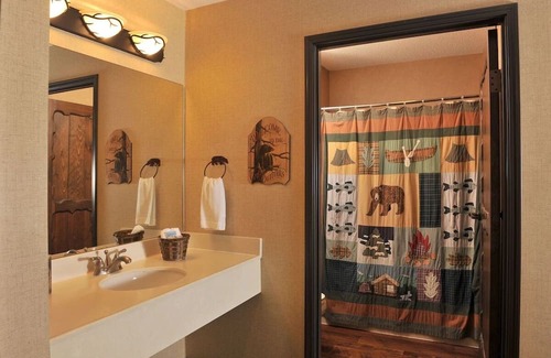 Onalaska Casa | Comfort Meets Rustic: Scenic Views w/ Cozy Rooms in Onalaska | 4 Units