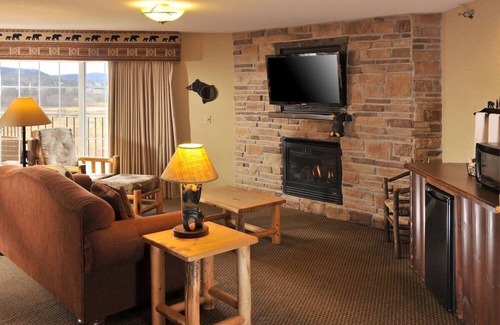 Onalaska Casa | Comfort Meets Rustic: Scenic Views w/ Cozy Rooms in Onalaska | 4 Units