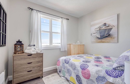 Prince County Cabaña | Cozy Riverview Getaway: 3BR, Hot Tub, pets welcome!