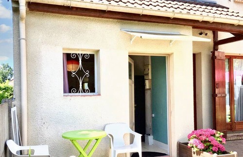 Pontault-Combault Apartamento | Homerez - Studio for 2 ppl. with garden and terrace at Pontault-Combault