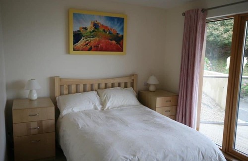 Trinity Apartamento | 2-Bedroom Self Catering Apartment with Sea views