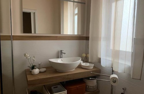 Castelbuono Villa | Villa ampia e accogliente con uliveto in borgo mediievale