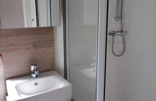 Dymchurch Casa | Ruby retreat - 2 bedroom with decking (D/F)