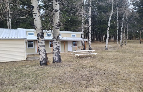 Powell County Alquiler De RV | Avon Dry cabins with central bath house nightly & longterm rentals w/12 Rv sites